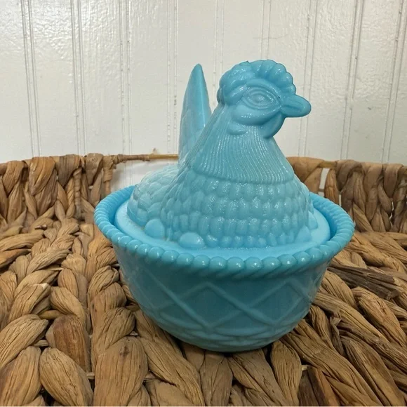 Hen on a Nest - Picture 2 of 7